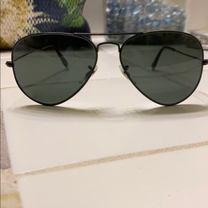 Polarized black rayban aviators